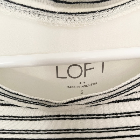 Sleeveless LOFT Black and White Striped Blouse - Picture 3 of 4